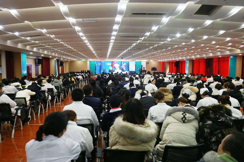 会议首先由副院长卢允峰作2018年医疗安全工作报告,报告采用